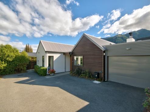 8B Hallenstein Street, Queenstown Central
