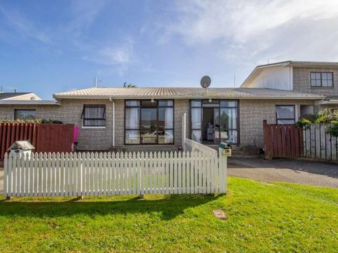 2B Dinniss Avenue, Regent