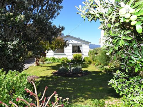 87A Whangaimoana Beach Road, Pirinoa