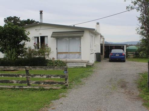 317 Kuku Beach Road, Manakau