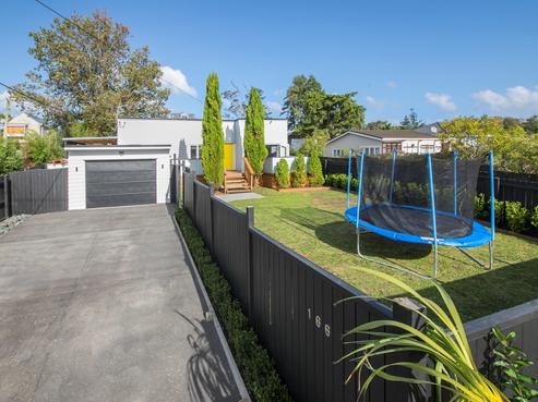 166 Henderson Valley Road, Henderson
