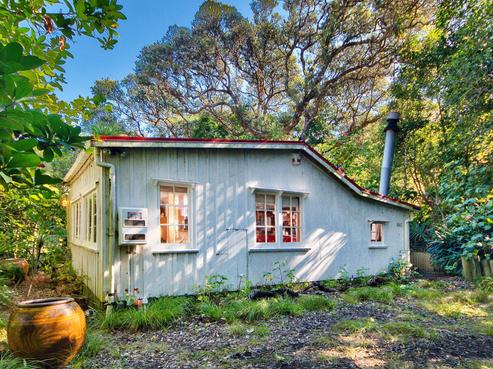 17 Beach Valley Road, Piha