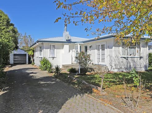 614 Park Road South, Akina
