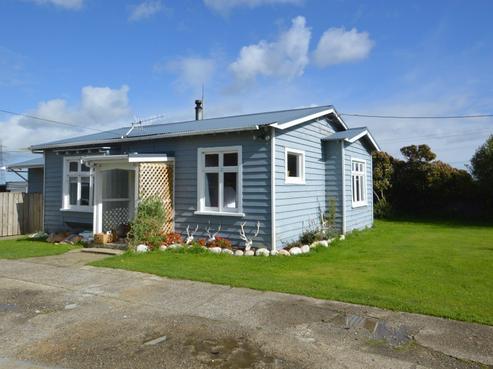 326 Oteramika Road, Tisbury