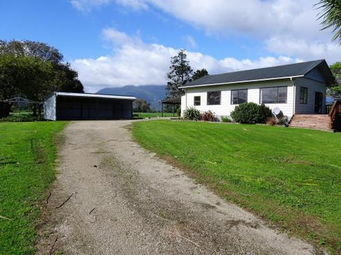 40 Bridge Street, Karamea