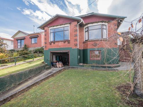15 Lough Street, West End