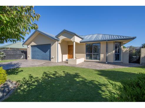 16 Paget Drive, Woodend