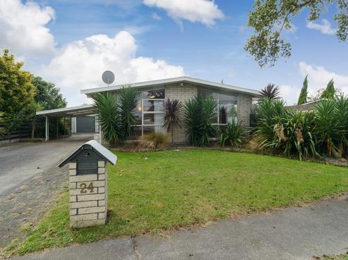 24 Robinson Crescent, Westbrook