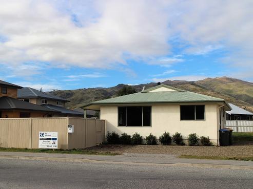 90 Barry Avenue, Cromwell