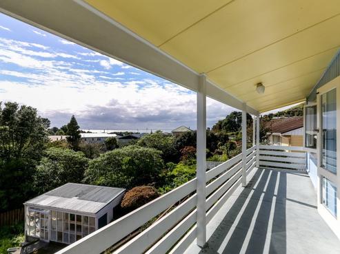 102 South Road, Blagdon