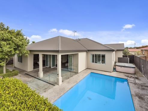 11 Rosewood Court, Huntington