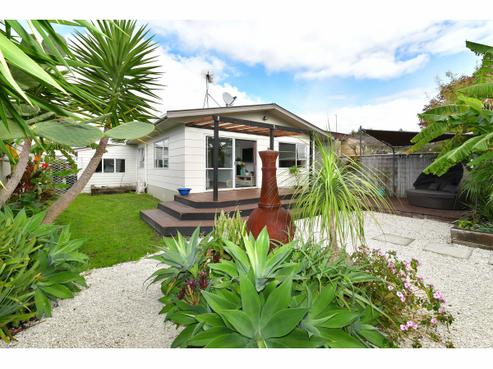 1/10 Nukumea Common, Orewa
