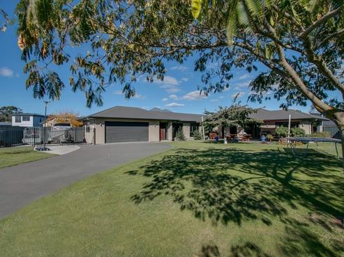 32 Delta Mews Place, Clive