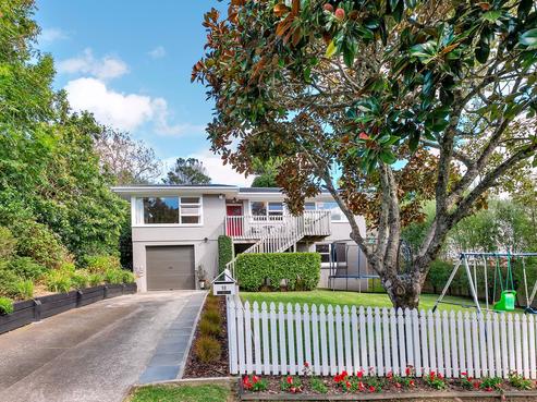 18 Stott Avenue, Birkdale