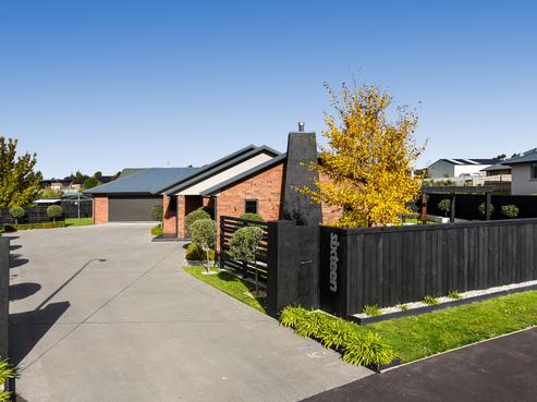 16 Holyport Close, Fairfield