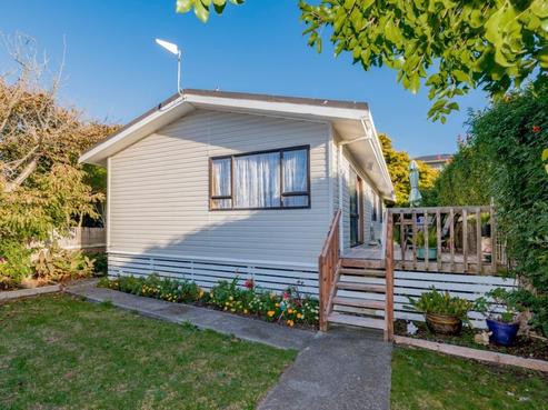85 Tasman Road, Otaki Beach