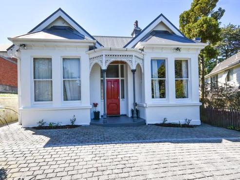328 Highgate, Roslyn