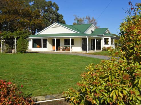 16 Weld Street, Martinborough