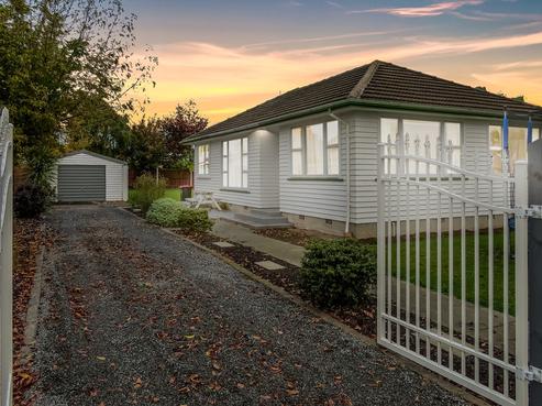 6 Damien Place, Bromley