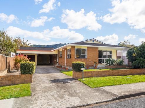 11 Shanly Street, Brown Owl