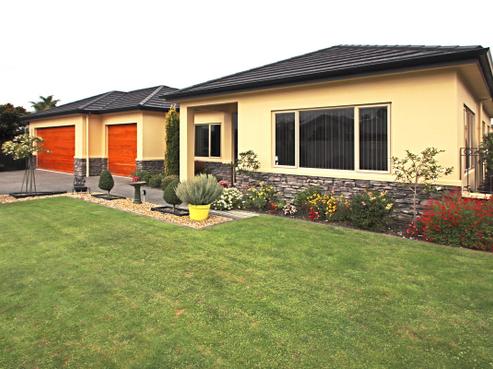 2 Pinotage Drive, Greenmeadows