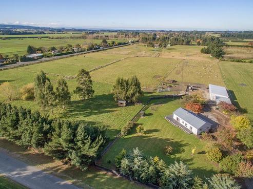 212 Howsons Road, Cust