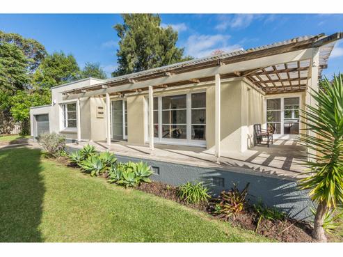 33 Derwent Crescent, Titirangi