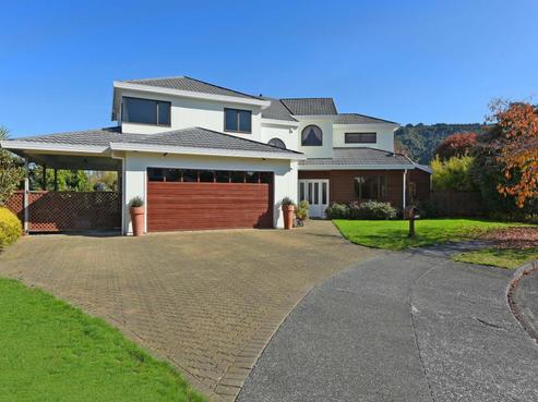 12 Kingfisher Close, Brown Owl