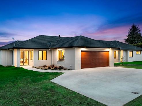 2 Beacon Road, Riverhead
