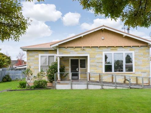 1008 Frances Street, Akina