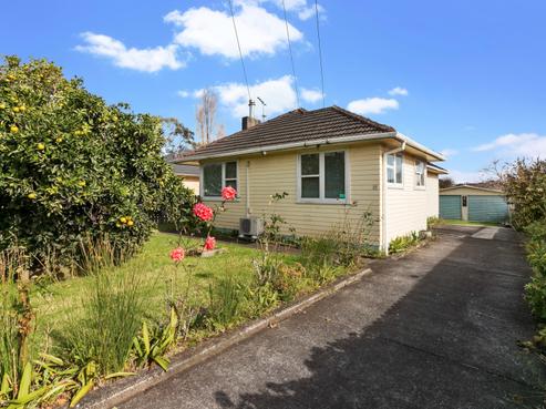 15 Crown Crescent, Otara
