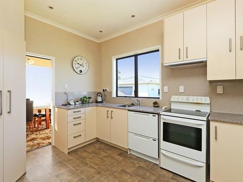 1025 Totara Street, Mahora