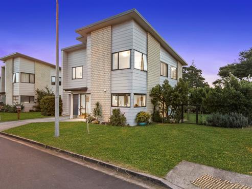 22 Clarrie Wills Way, Otara