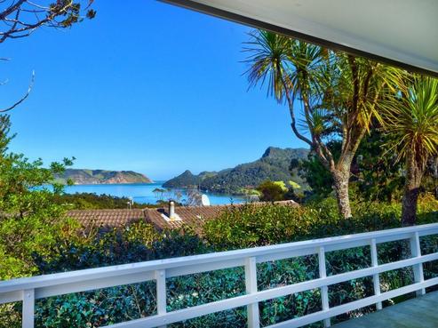 3 Ocean View Road, Huia