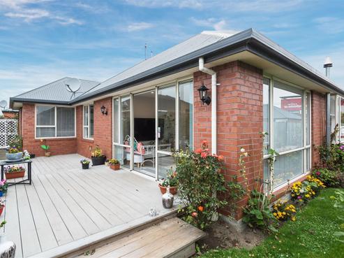 2/12 Sawyers Arms Road, Northcote