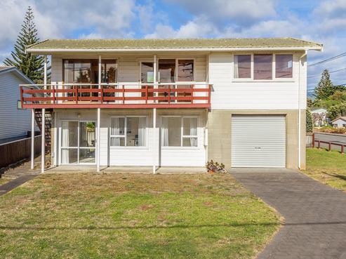 20 Field Way, Waikanae Beach