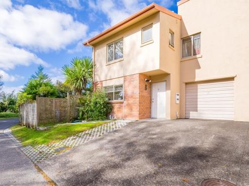 27 Marinich Drive South, Ranui