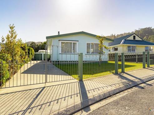 24 Helvetia Grove, Naenae