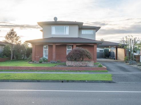 28 John F Kennedy Drive, Milson