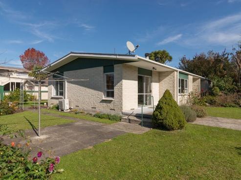 18 Edmund Road, Mangakakahi