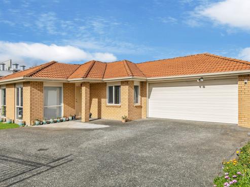5A Robert Skelton Place, Clendon Park
