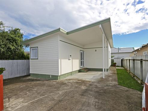 801 Park Road South, Akina