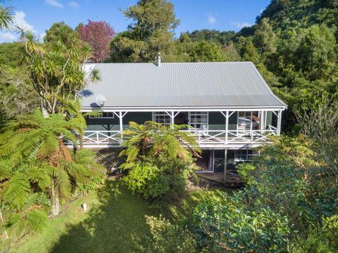 31 Bush Road, Waiatarua