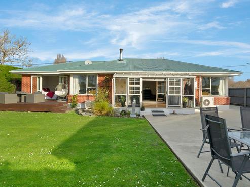 87 Daniels Road, Redwood