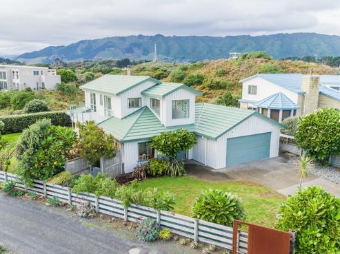 166 Field Way, Waikanae Beach