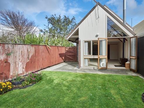 8A Terry Crescent, Milson