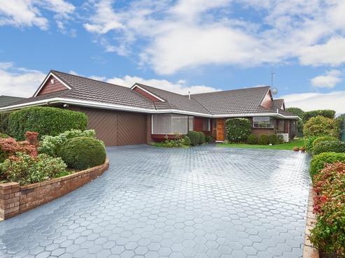 114 John F Kennedy Drive, Milson