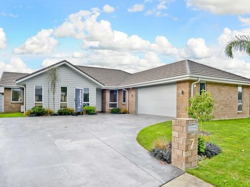 7 Connor Court, Huntington
