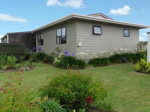 1 Tararua Drive, Himatangi Beach