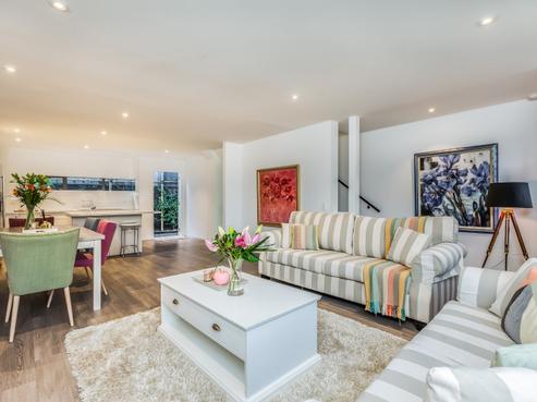 3/21 Hunters Park Drive, Three Kings